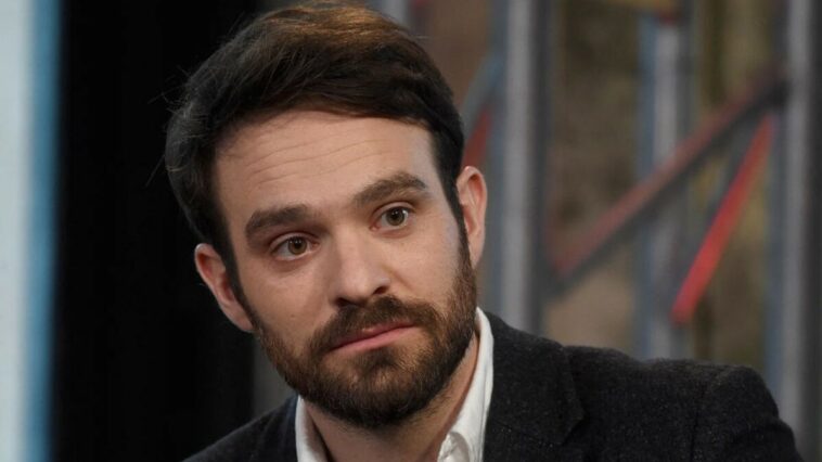 découvrez l'avant-propos captivant de charlie cox, l'interprète emblématique de daredevil, qui partage son expérience et sa vision du personnage dans cet univers marquant. plongez dans les coulisses de la série et explorez l'impact de daredevil dans l'univers marvel.