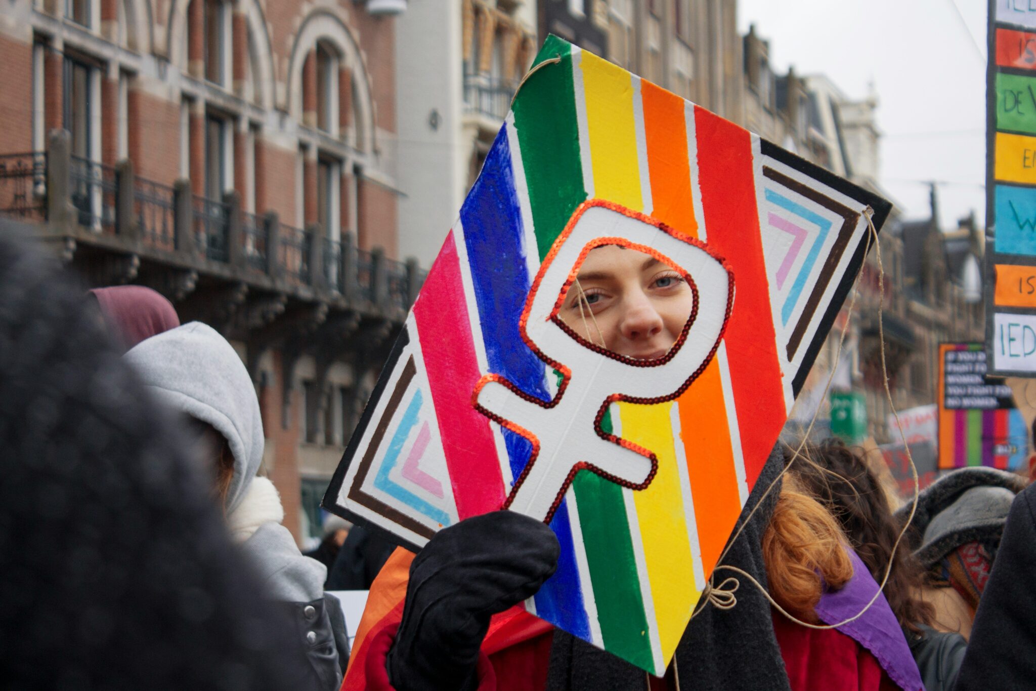 explorez la controverse entourant le soutien de l'usaid au pérou concernant les comics transgenres. analysez les implications culturelles et sociales de cette initiative et découvrez les réactions au sein des communautés concernées.