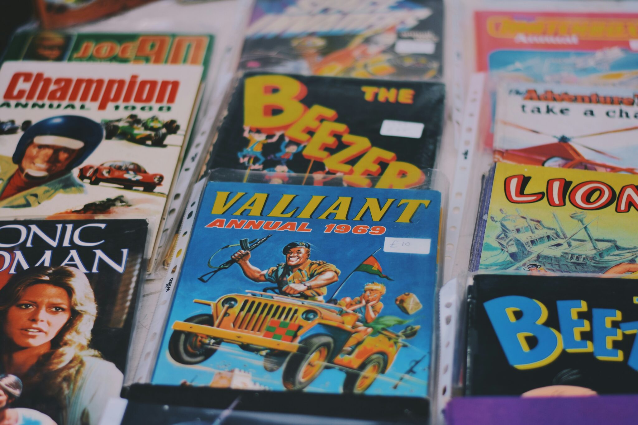 découvrez notre sélection des meilleurs comics de janvier 2025. plongez dans un univers riche et captivant avec les nouveautés incontournables ce mois-ci, des histoires fascinantes et des graphismes époustouflants pour tous les amateurs de bande dessinée.
