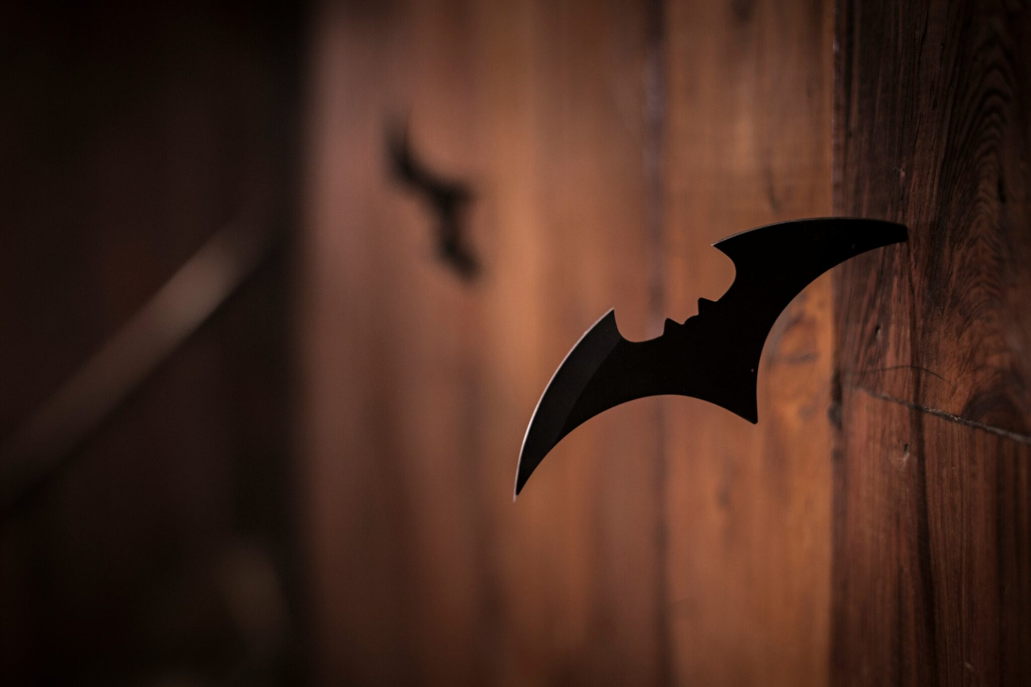 découvrez les derniers comics batman en ligne en 2025! plongez-vous dans l'univers sombre et captivant de gotham avec les nouvelles aventures de votre héros préféré. accédez à une vaste sélection de titres, critiques et fan art, le tout à portée de clic!