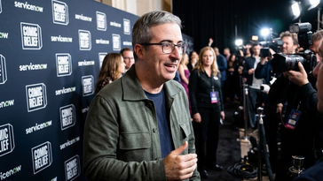 John Oliver aux commandes de la soirée des 40 ans de Comic Relief au Carnegie Hall